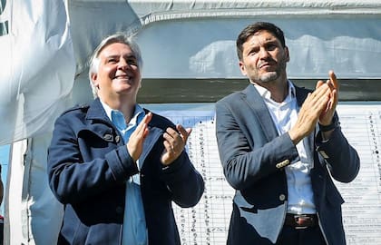 El cordobés Martín Llaryora y el santafesino Maximiliano Pullaro