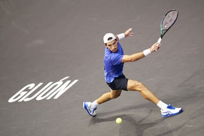El cordobés Pedro Cachin debutó en el ATP 250 de Gijón con una victoria y este jueves se medirá con Andy Murray