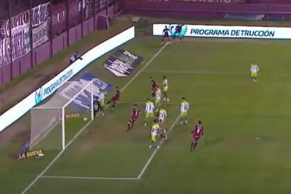 El córner de Malcorra se escurrirá entre las piernas de Unsain y será el 1-0 de Lanús ante Defensa y Justicia