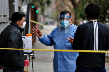 El coronavirus llegó hace un año a la Argentina, cuando se identificó el contagio de un hombre que había estado de viaje en Italia