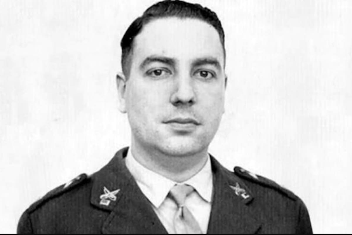 El coronel Argentino del Valle Larrabure, secuestrado y asesinado por el ERP, tras un año de cautiverio