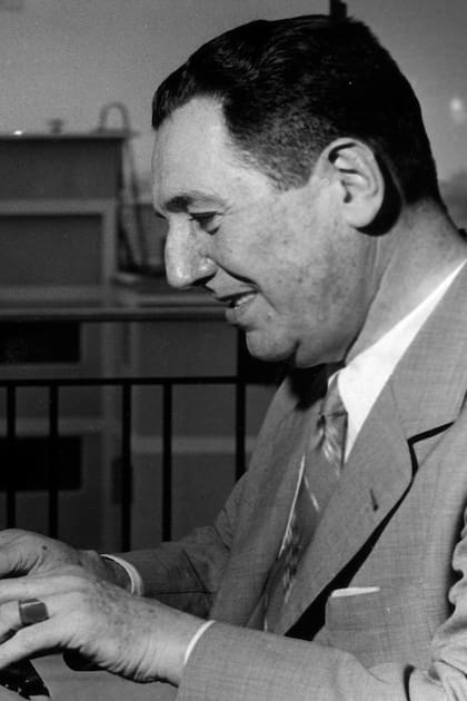 El coronel Perón, vicepresidente de la Nación durante el gobierno de facto de Edelmiro Farell, fundó la agencia Telenoticiosa Americana el 14 de abril de 1945.