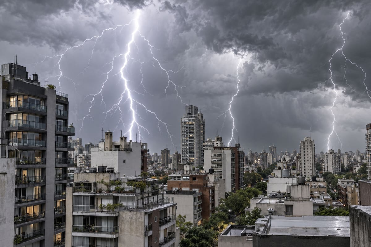 El corredor de humedad llegará desde el Pacífico tropical hacia el norte de la Patagonia y provocará precipitaciones abundantes y persistentes