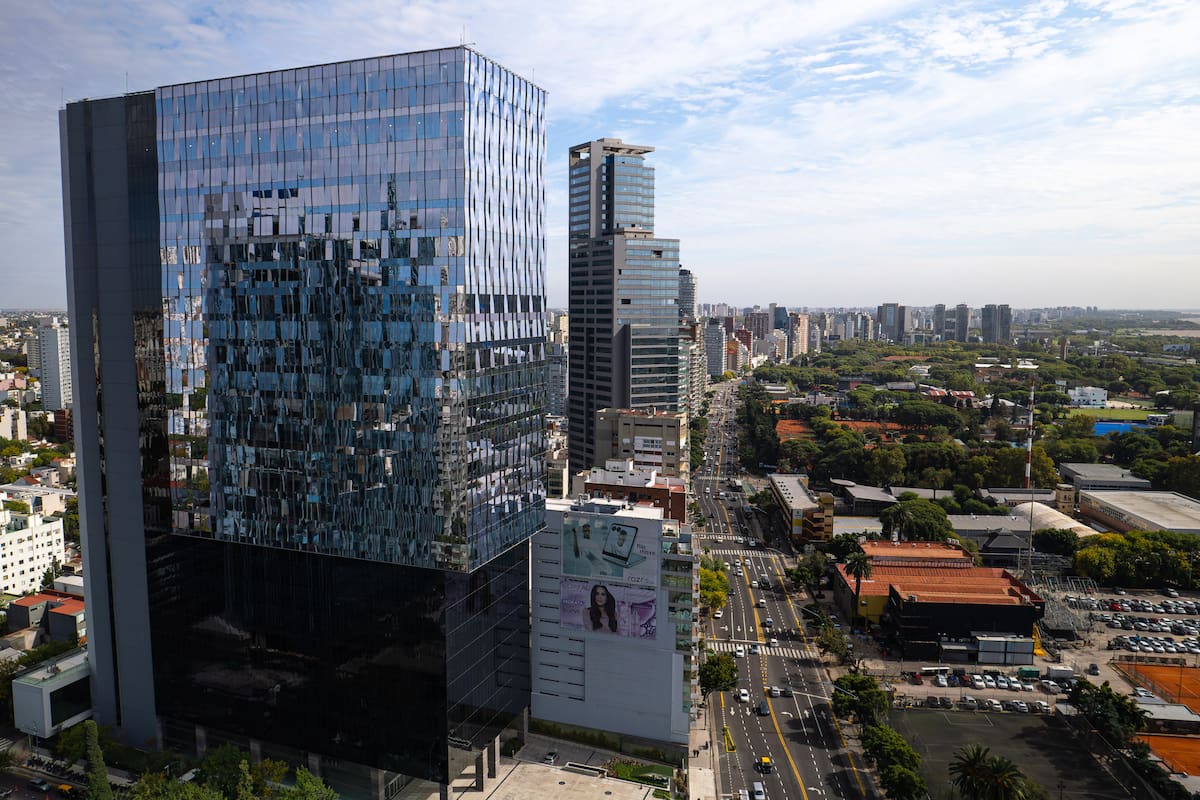 El corredor Libertador en el norte es imán de nuevos emprendimientos y en algunos tramos se genera una "microciudad"