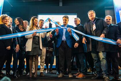 El corte de cintas en Caminos y Sabores