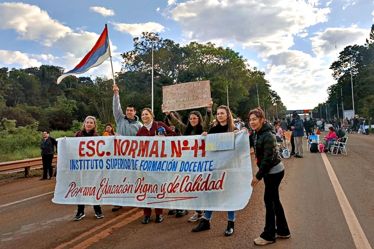 El corte de los docentes en la Ruta 12, en Misiones, se levantó pasadas las 17