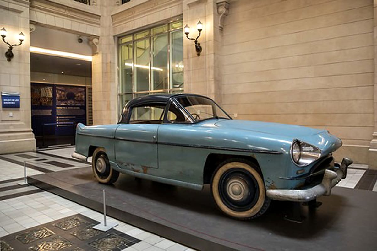 El Coupé Justicialista Sport estuvo exhibido en un hall del CCK hasta el invierno de 2023