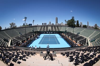 El court central del BALTC, con una cancha de superficie dura, durante la exhibición Road2Australia, en diciembre pasado: ¿el ATP porteño podría dejar el polvo de ladrillo para ser de cemento?