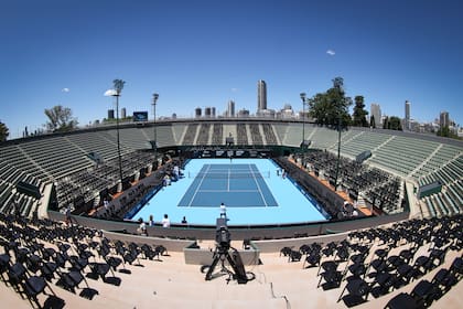 El court central del Buenos Aires, en el polvo de ladrillo tradicional, con la misma superficie del Abierto australiano