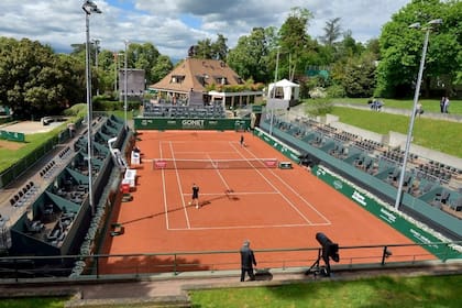 El court central del Tenis Club de Ginebra, ubicado en una belleza natural como el Parc des Eaux-Vives, el lugar donde jugará Federer.