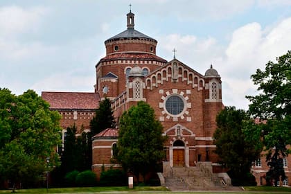 El covento de Livonia, en las afueras de Michigan, donde fallecieron las 13 monjas. 12 de ellas en un mes