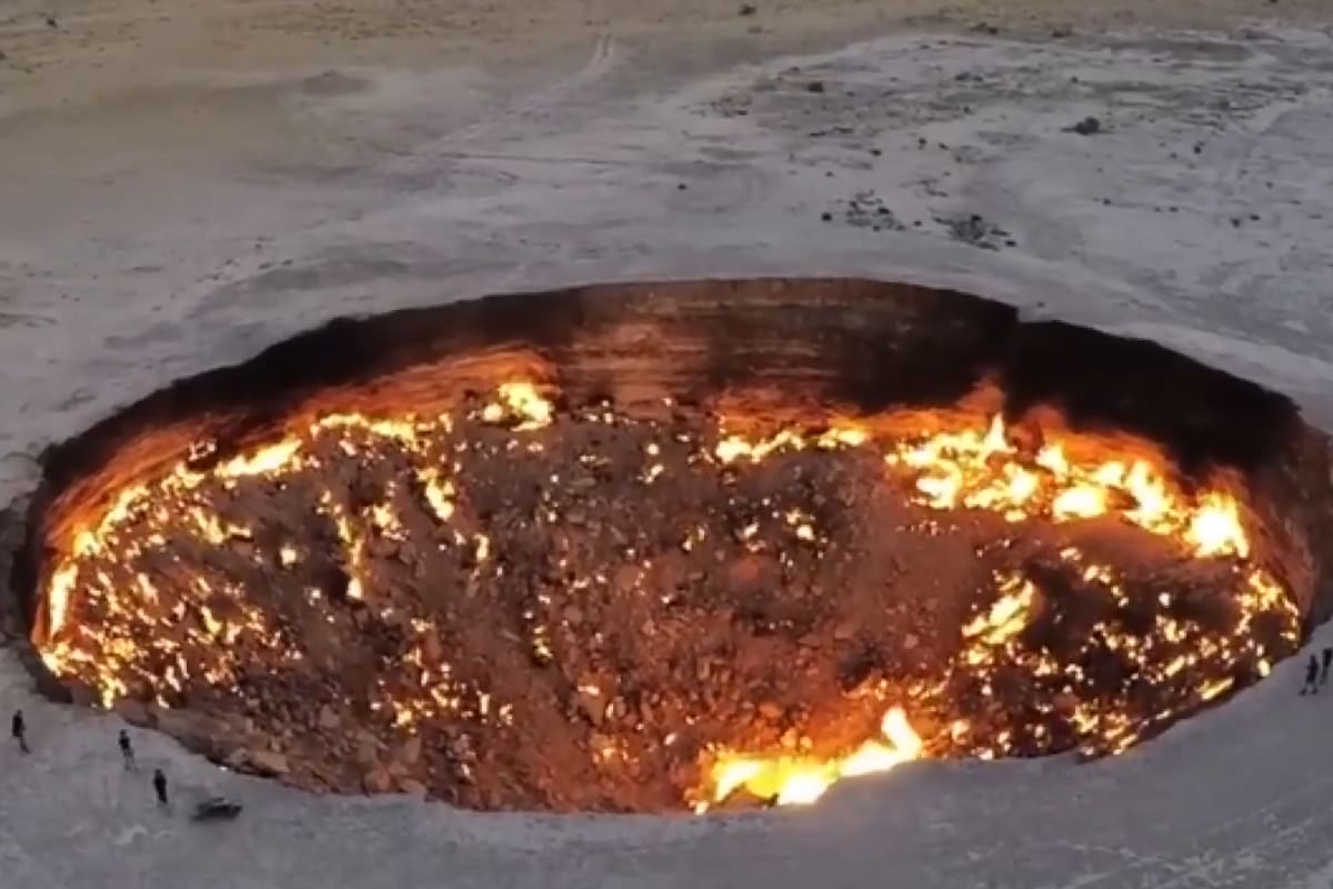 El cráter de Darvaza es también conocido como la "Puerta del Infierno"
