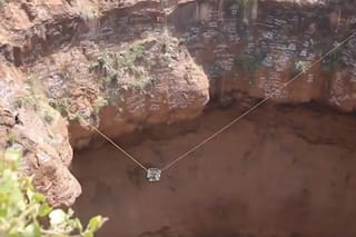 Los momentos finales del “Spiderman de Yemen” antes de caer dentro del cráter de un volcán