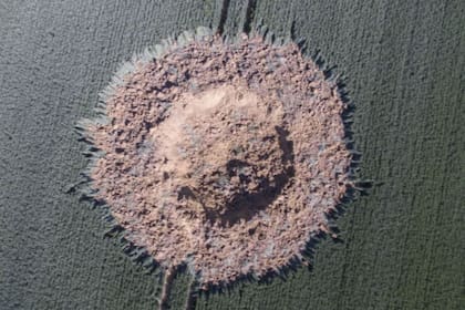 El cráter que dejó el estallido del domingo - Fuente: Twitter