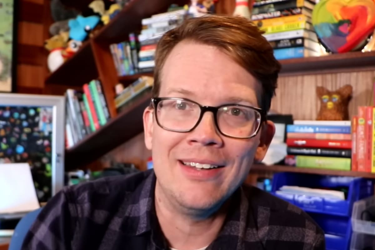 El creador de contenido Hank Green, de 43 años, publicó un video en su cuenta de Youtube para explicar su diagnóstico de cáncer