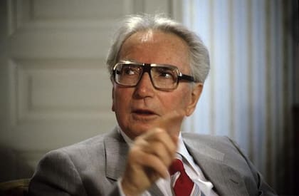 El creador de la logoterapia, Víctor Frankl, escribió el libro "El Hombre en Busca de Sentido", en el que narra su experiencia durante el holocausto