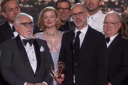 El creador de 'Succession' contó un chiste sobre el rey Carlos III en la gala.