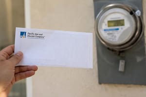 Quiénes reciben el descuento automático de casi US$50 en la factura de luz