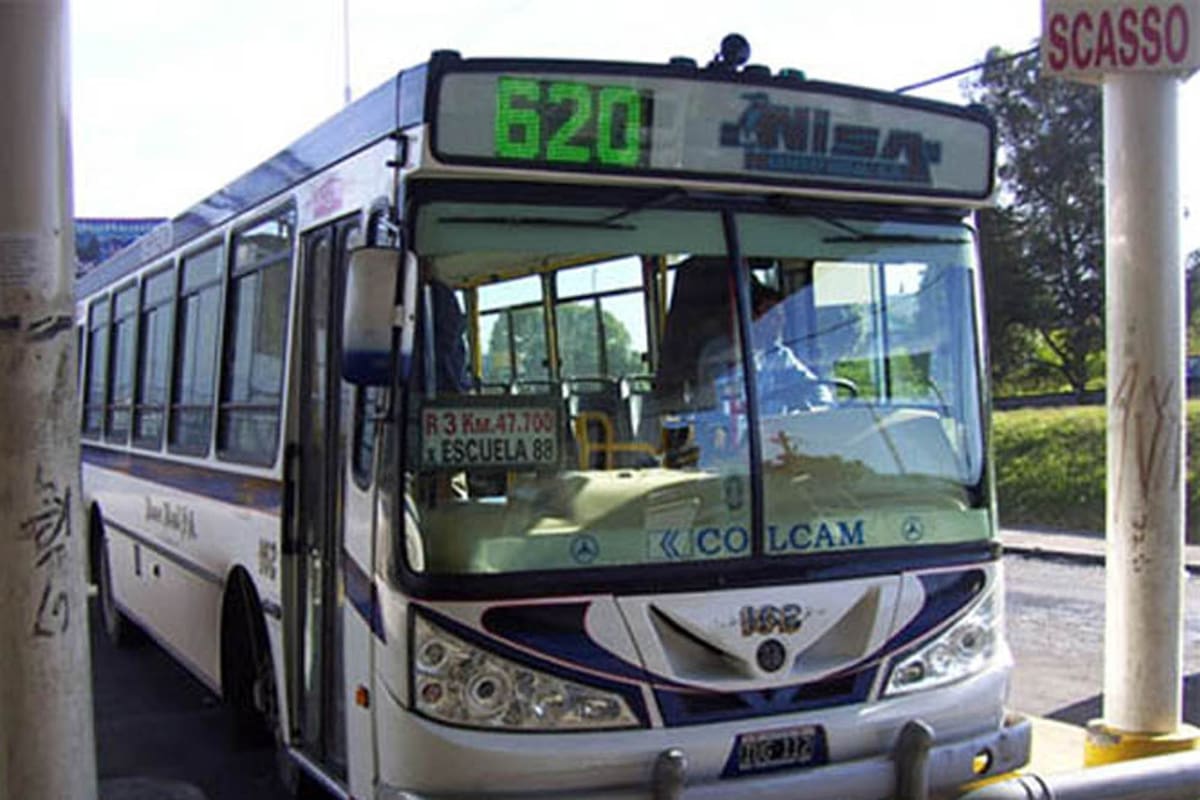 El crimen se dio en una unidad de la línea 620, que une la localidad de Lomas del Mirador con el kilómetro 47.7 de la ruta 3
