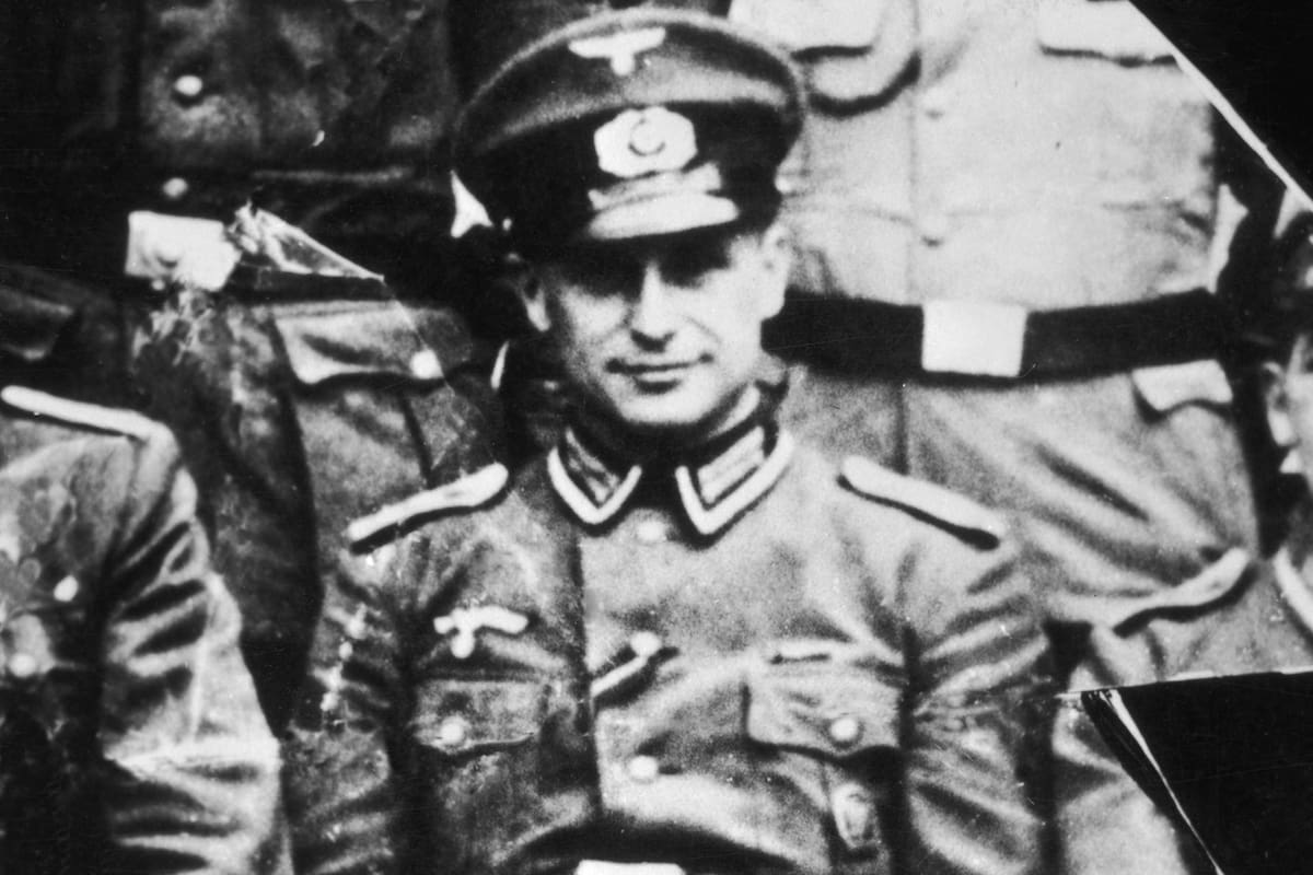 El criminal nazi Klaus Barbie (1913 - 1991) fotografiado en Lyon, Francia, en 1944. (Photo by Gabriel Hackett/Hulton Archive/Getty Images)