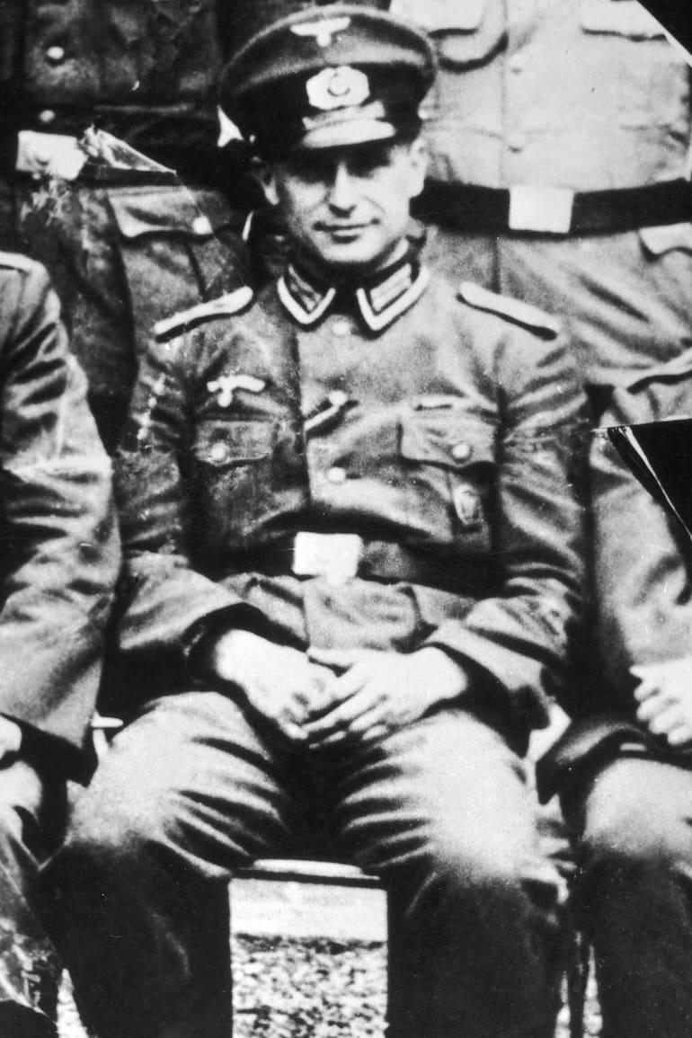 El criminal nazi Klaus Barbie (1913 - 1991) fotografiado en Lyon, Francia, en 1944. (Photo by Gabriel Hackett/Hulton Archive/Getty Images)
