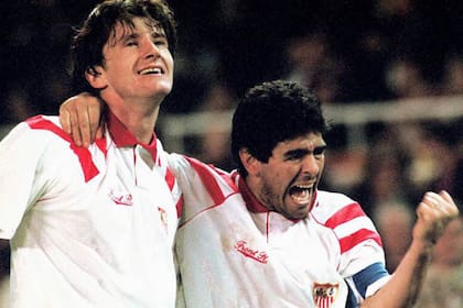 El croata Davor Suker y Maradona fueron compañeros en Sevilla, en 1992.