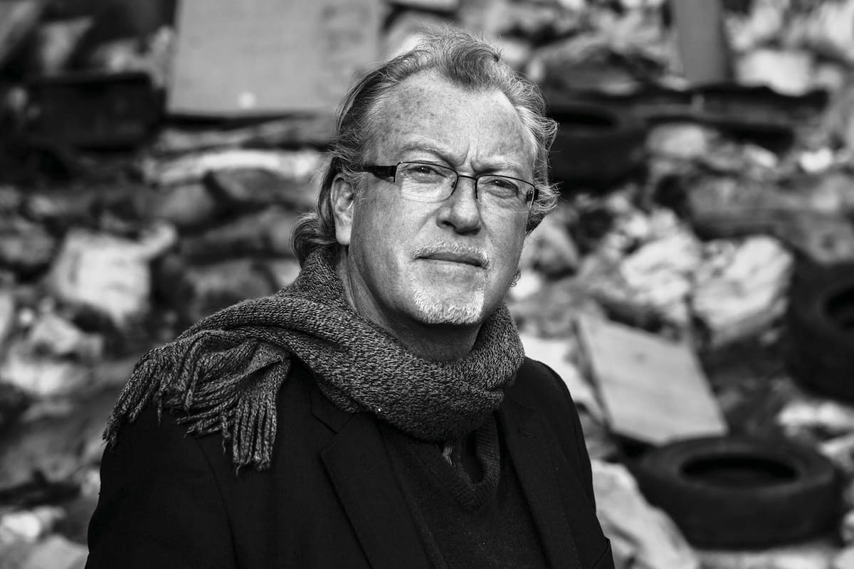 El cronista de guerra fundamental de los últimos 40 años - pluma del New Yorker - viajó de su casa en Kenia a Nueva York para las últimas elecciones.