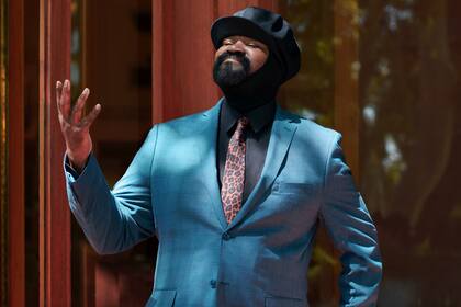 El crooner habla de su mirada optimista y espiritual de la vida; de sus padres, las enseñanzas de su hijo y la pérdida de un hermano