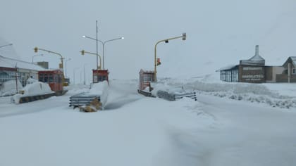 El cruce a Chile por Mendoza continúa cerrado al tránsito vehicular por las condiciones climáticas