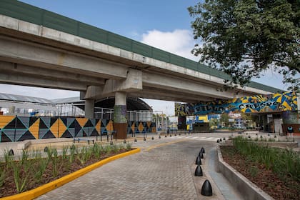 El cruce antes estaba cerrado tanto para peatones como para vehículos