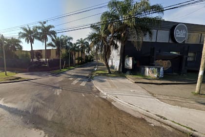 El cruce de avenida Calchaquí y Bolivia, en Ezpeleta, donde un joven fue acribillado cuando salía de un hotel con una chica