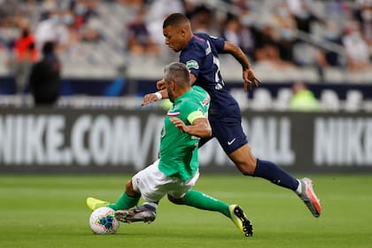El cruce de Perrin que torcerá el tobillo derecho de Mbappé; PSG debe enfrentarse con Atalanta dentro de 19 días por los cuartos de final de la Champions League.