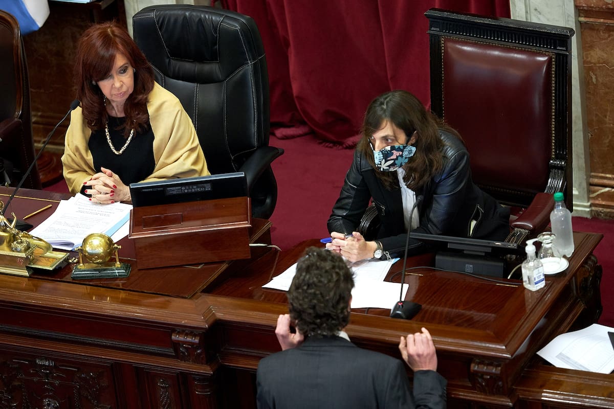 El cruce entre Cristina Kirchner y Martín Lousteau por la ausencia de una senadora