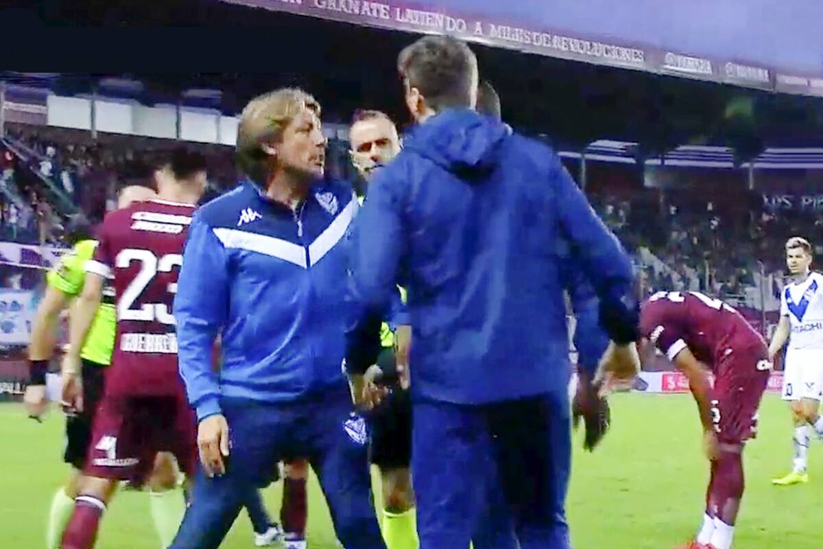 El cruce entre Heinze y Zubeldia durante el partido