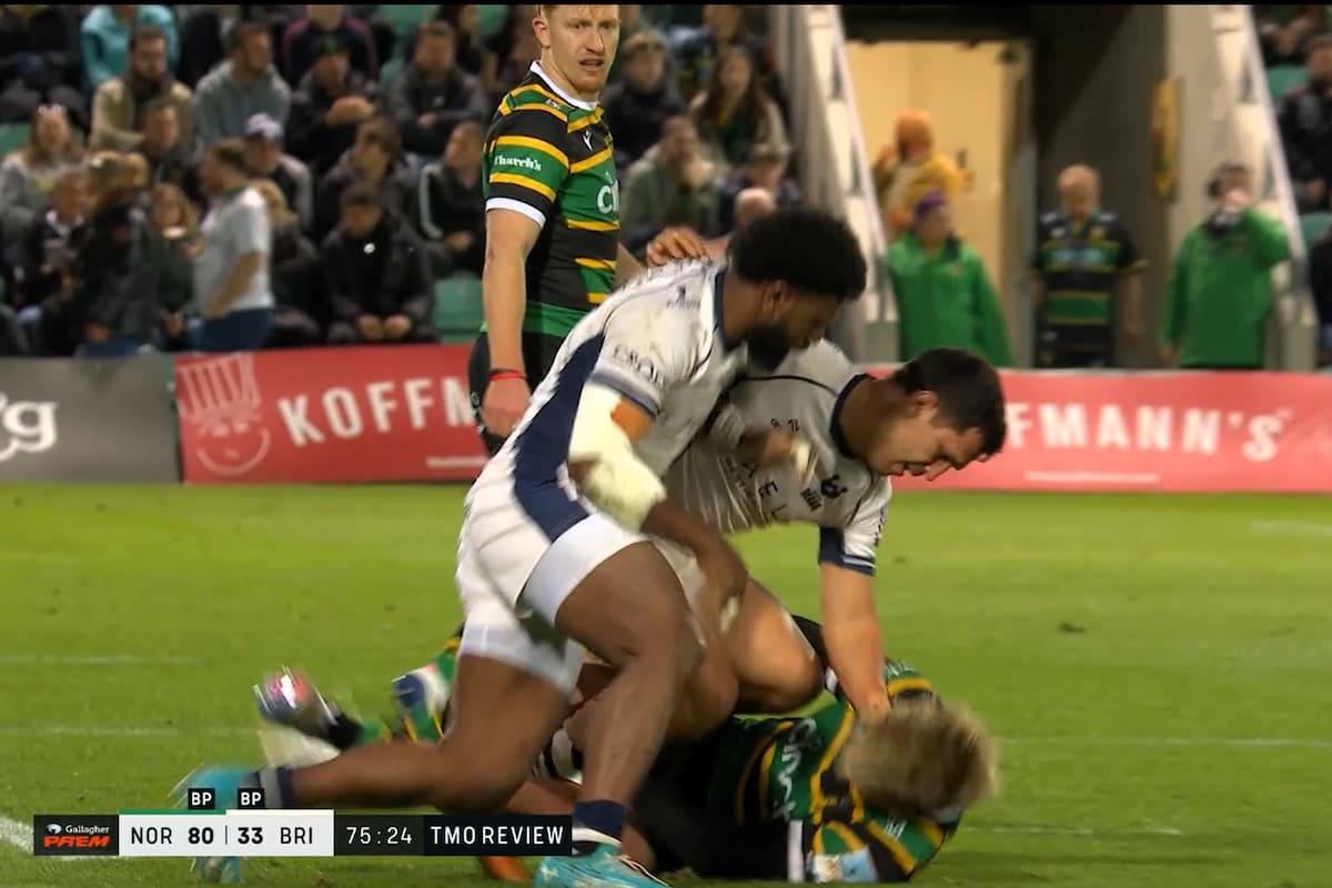 El cruce entre Moroni y Pollock en la contundente victoria de Northampton Saints sobre Bristol