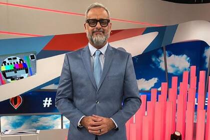 El cruce se originó cuando la panelista habló del look deportivo que Rocío Rial lució en la boda del chimentero