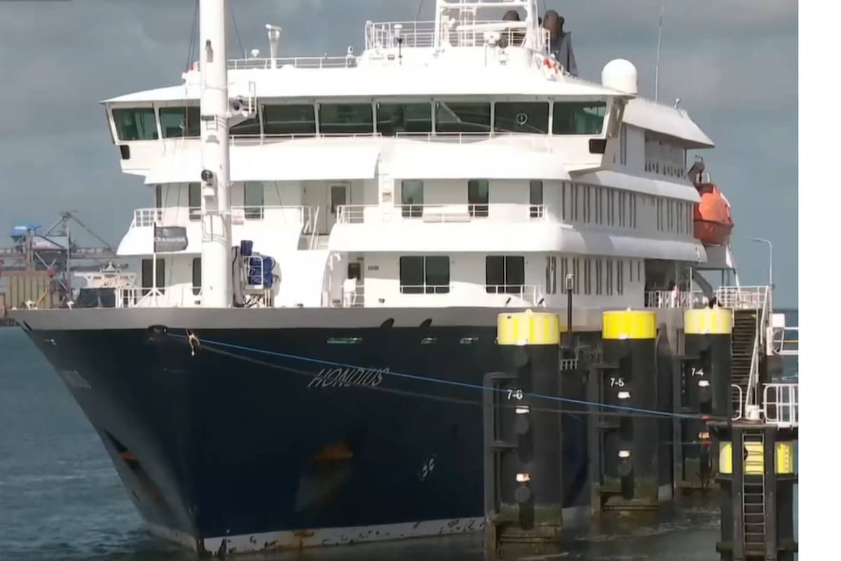 O navio de cruzeiro atingido por um surto de hantavírus chegou ao seu destino final na Holanda