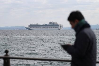Por 10 casos confirmados de coronavirus, son 3700 los pasajeros afectados por la cuarentena en un crucero en Japón