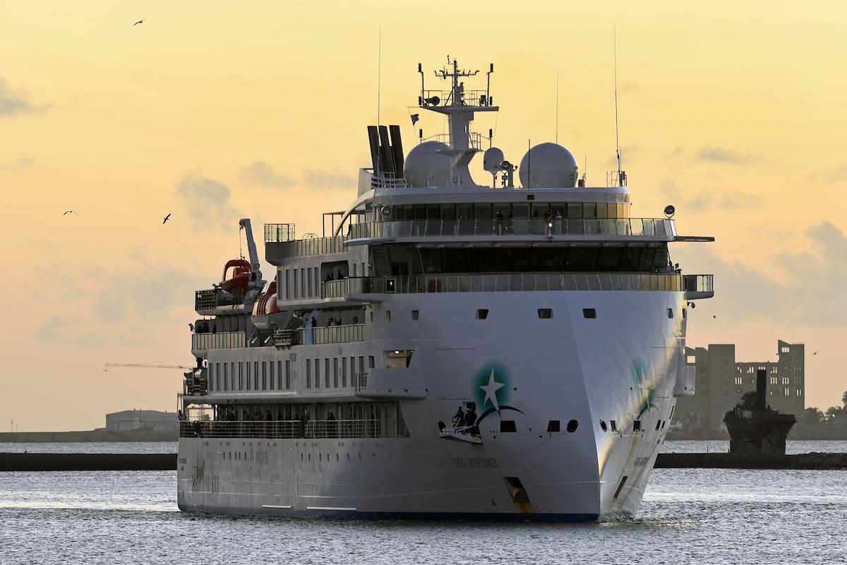 El crucero Greg Mortimer lleva 50 días a la deriva en las costas de Uruguay, con 36 de los 83 miembros de la tripulación con coronavirus