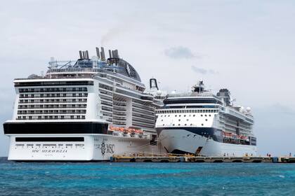 El crucero MSC Meraviglia está atracado en un muelle en Punta Langosta después de que dos puertos del Caribe denegaron la entrada del barco debido a temores, luego refutados, de que un miembro de la tripulación estaba infectado con el coronavirus