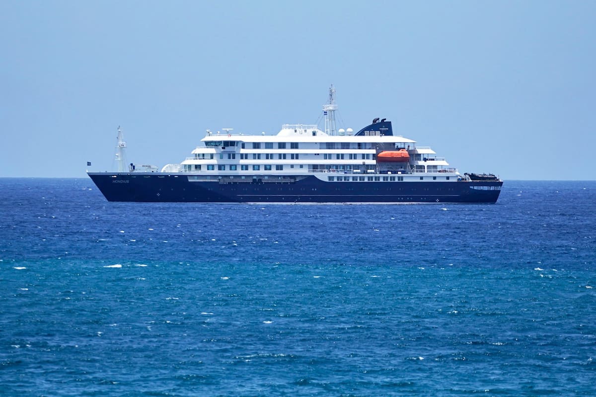 El crucero MV Hondius que permanece frente a Cabo Verde.
