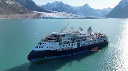 El crucero Ocean Explorer vivió momentos de zozobra al atravesar oleajes de hasta 12 metros