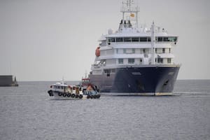 El crucero polar MV Hondius rumbo a Países Bajos para su desinfección