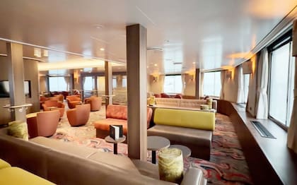 El crucero polar puede tener unos 150 pasajeros que comparten la vida a bordo y hasta las actividades previstas mientras navega entre escalas
