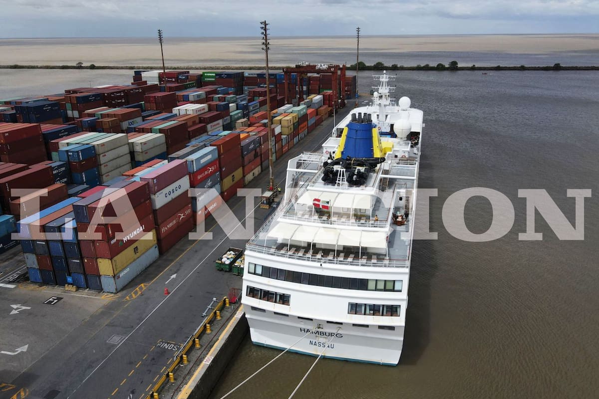 El crucero que llegó de África y que está en el Puerto de la Ciudad de Buenos Aires