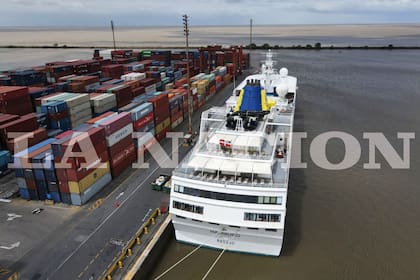 El crucero que llegó de África y que está en el Puerto de la Ciudad de Buenos Aires