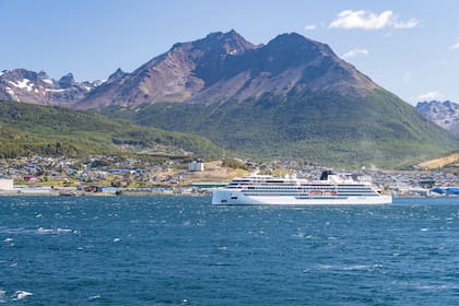 El crucero Viking Polaris, en Ushuaia