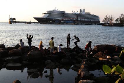 El Westerdam, en las costas de Camboya
