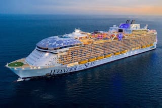 Cómo es el crucero más grande del mundo que hace su viaje inaugural