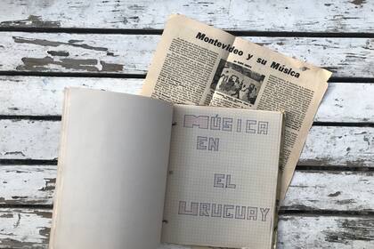 El cuaderno de música de La Choli, que resacató en Uruguay el fotógrafo Martín Bonetto, y un artículo de época de la prestigiosa escritora Gladys Cancela
